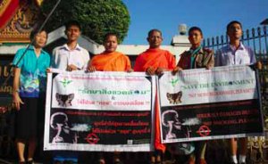 Monks plead kids not to smoke